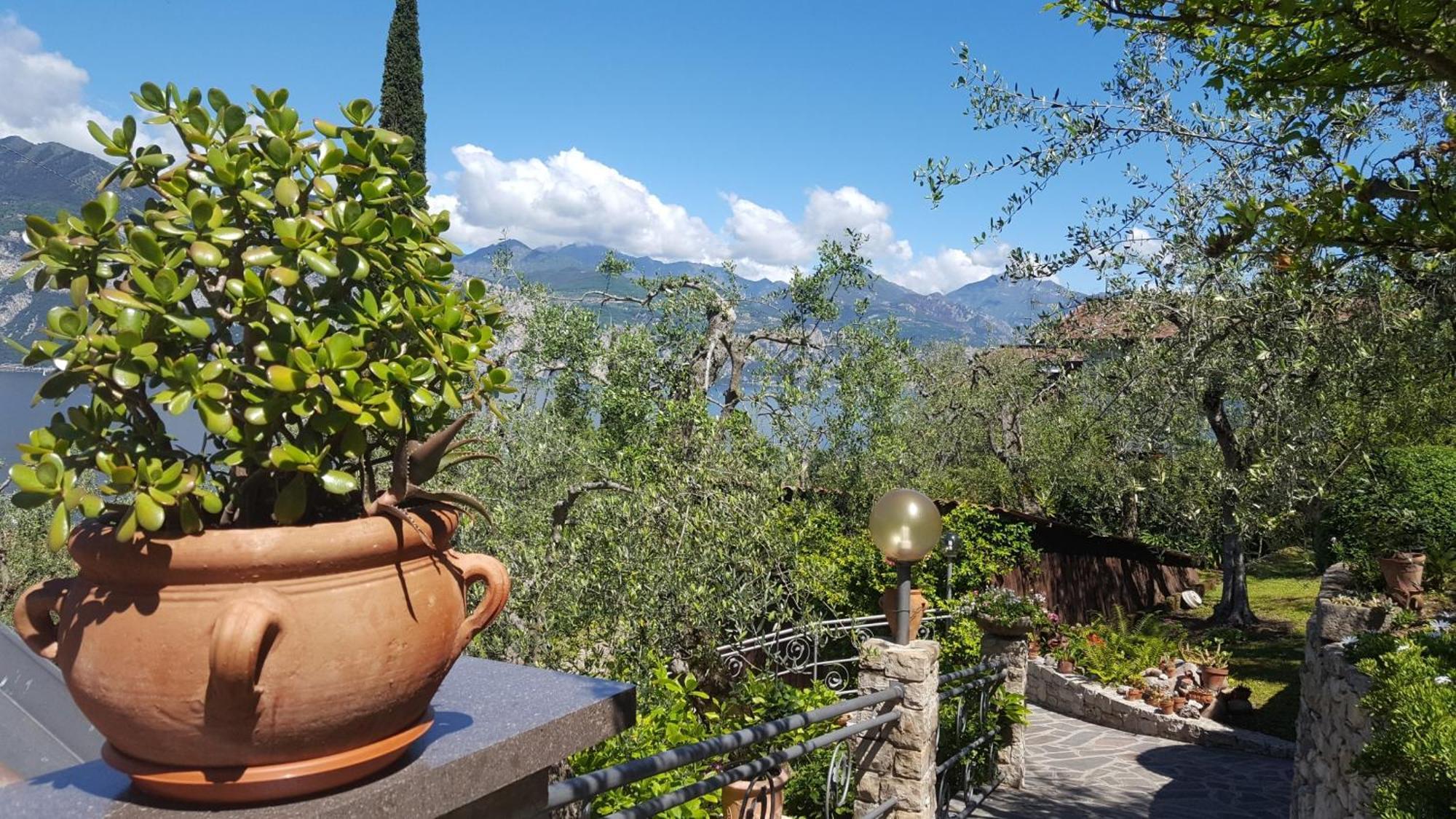Casa Valenti Apartment Brenzone sul Garda Exterior photo